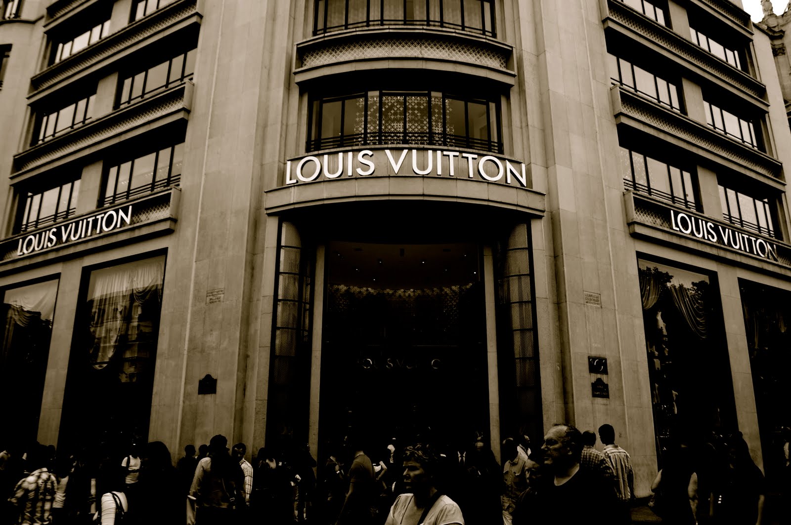siopaella : *GULP* Louis Vuitton prices are going up!