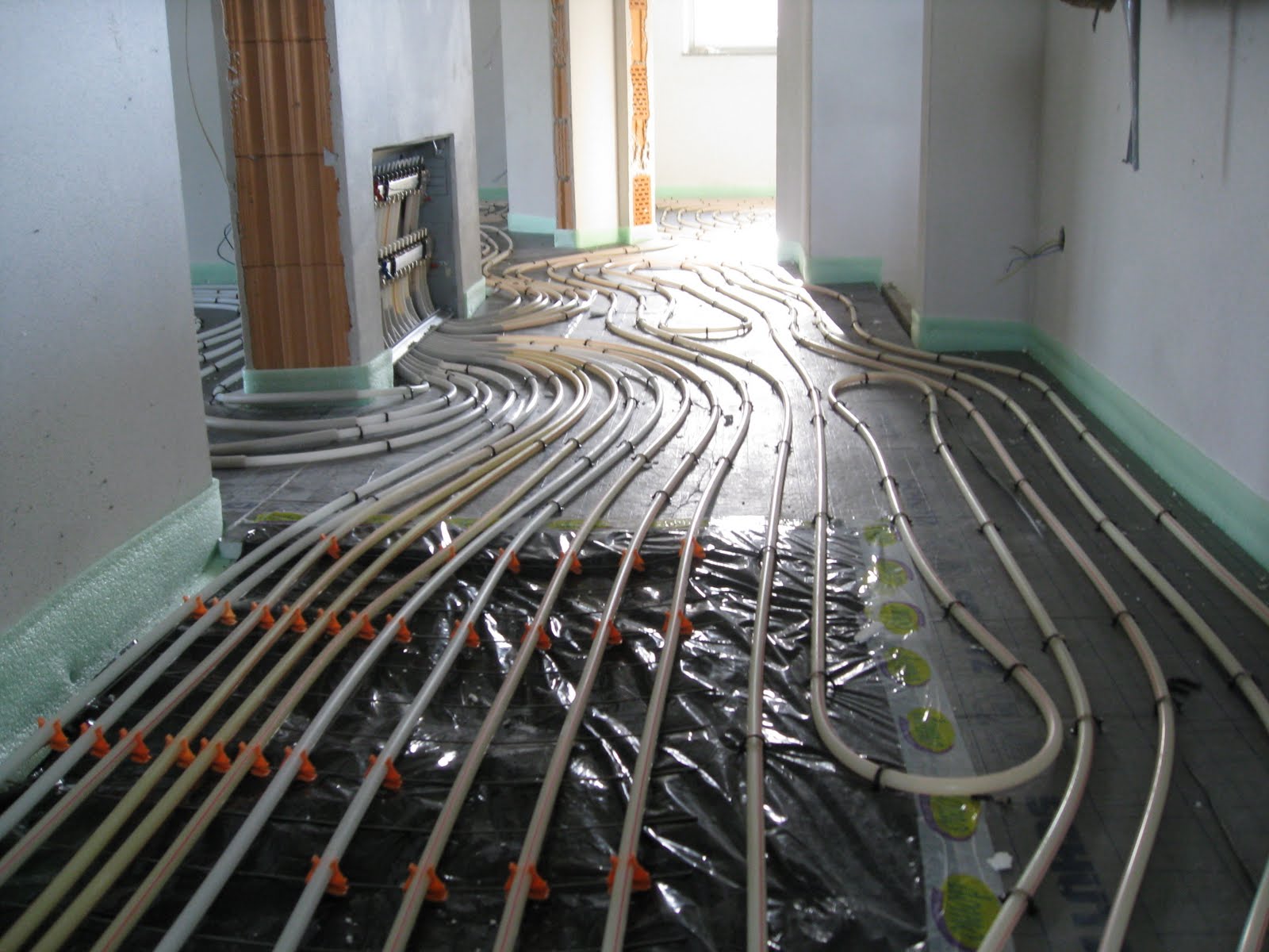 Projekt Hausbau: Fußbodenheizung verlegt