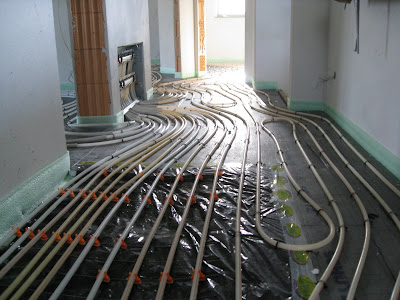 Projekt Hausbau: Fußbodenheizung verlegt