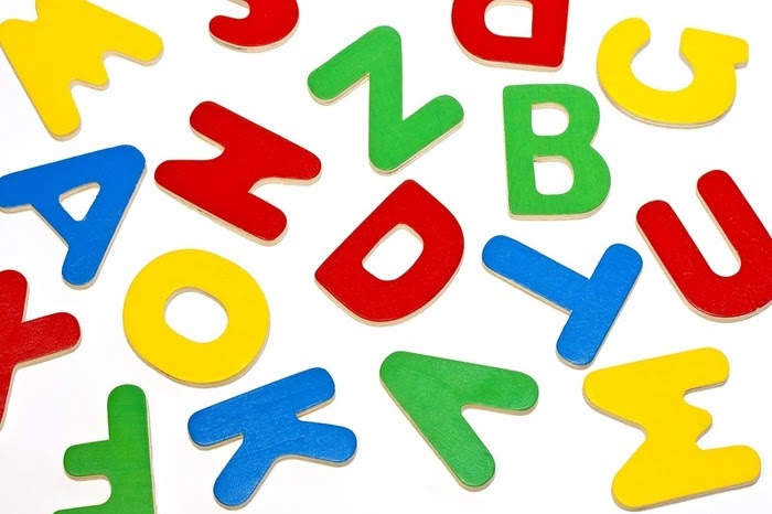 Включи много букв. Английские буквы разноцветные. Много букв. Буквы алфавита в разброс. Английские буквы в разброс.