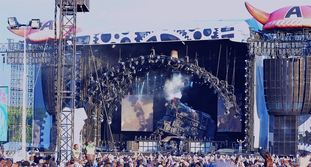 lascampanasdoblanporbon: AC/DC - AC/DC - Download Festival 2010 ...