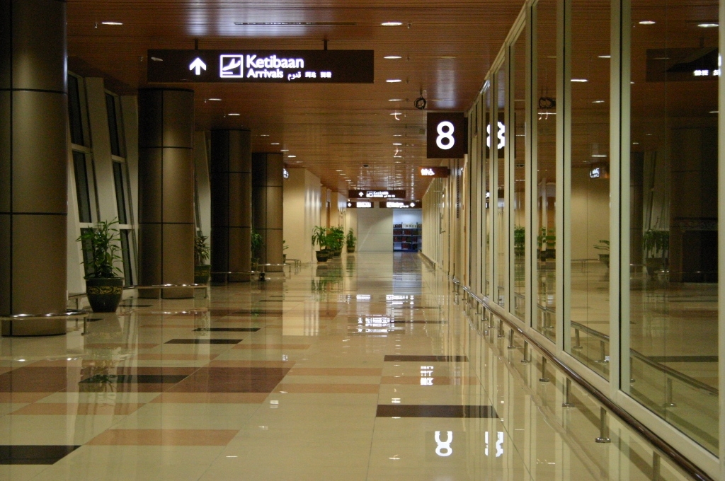PiCtUrEs & sTOrIEs: Kuching International Airport