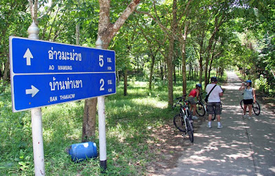 Drinks break on our bike tour