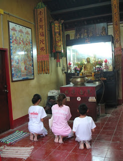 Prayers at Jui Tui Shrine
