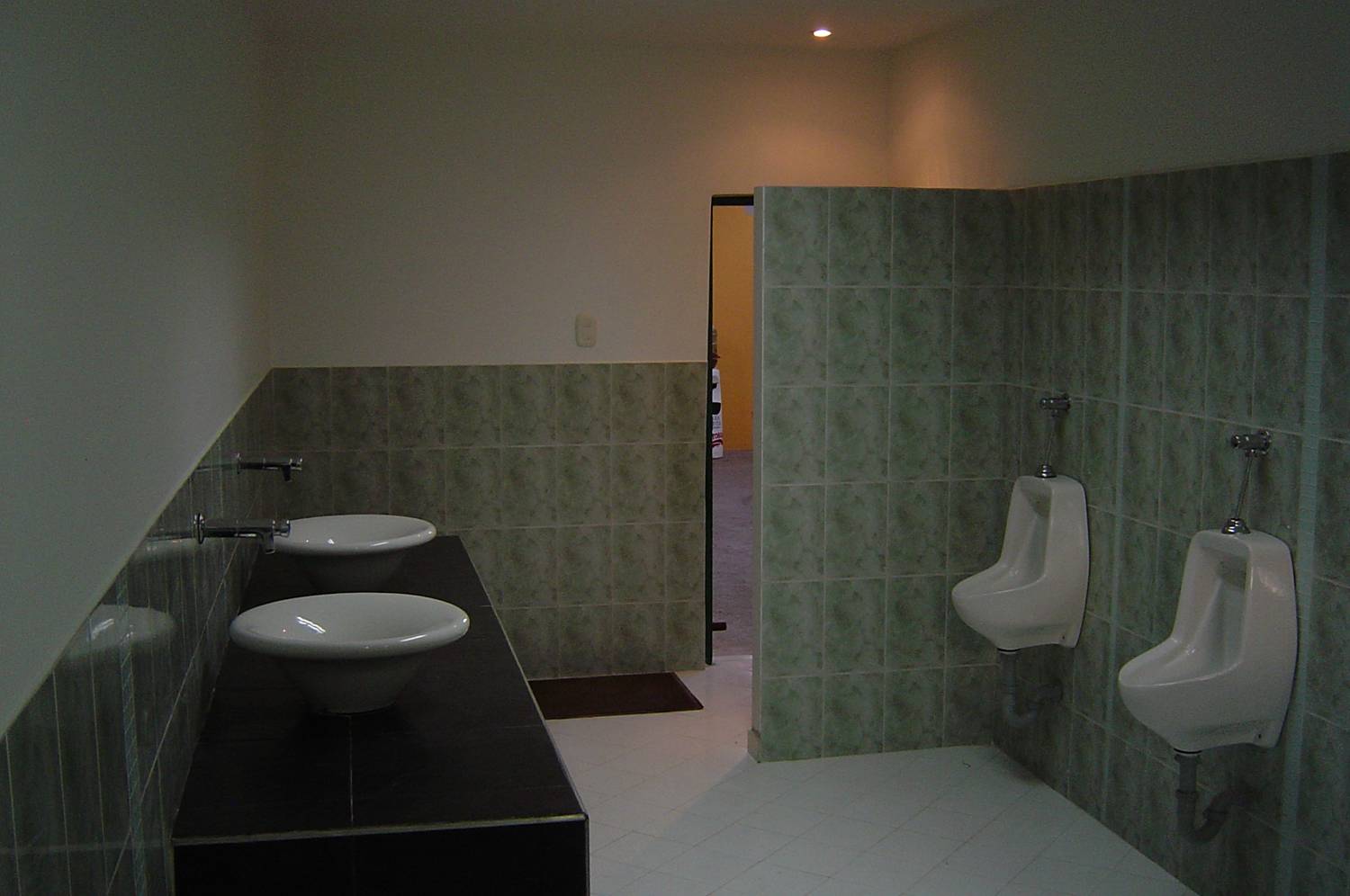 SEISVEINTIDOS ARQUITECTOS Baños Publicos CC SEISVEINTIDOS ARQUITECTOS Baños Publicos CC