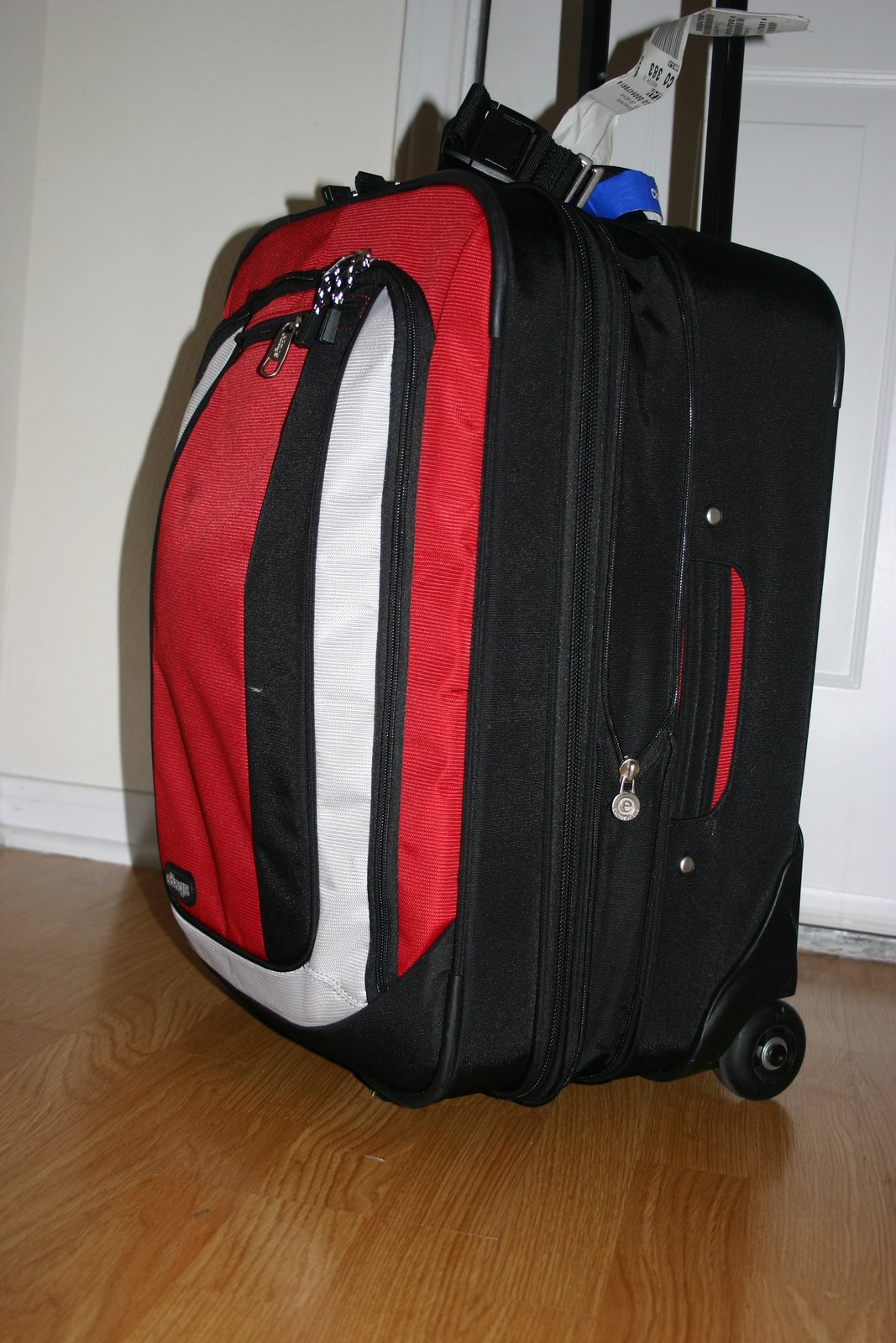 [mom's+suitcase.JPG]