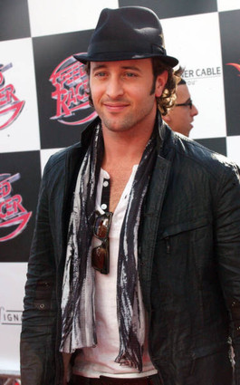 [Alex+O'Loughlin+on+the+red+carpet+at+Speed+Racer's+movie+premiere.jpg]