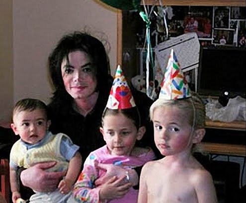 [Michael+com+os+três+filhos.jpg]