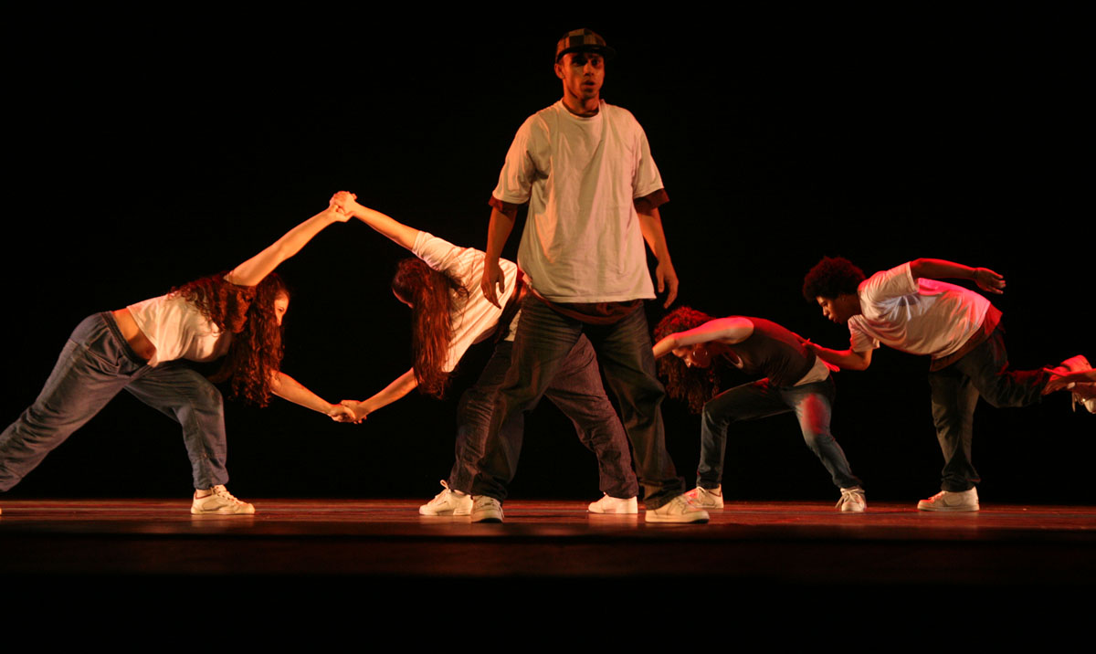 Em Cima da Hora Público mais agitado com dança de rua e contemporânea