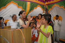 Shabana Azmi recieting a poem of Kaifi Azmi