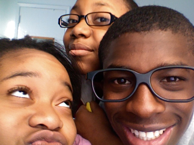 pose for the pic. 1..2..3.. say ch33ze!!!!