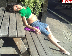 Amy Winehouse bebe todas e "apaga" em pub londrino