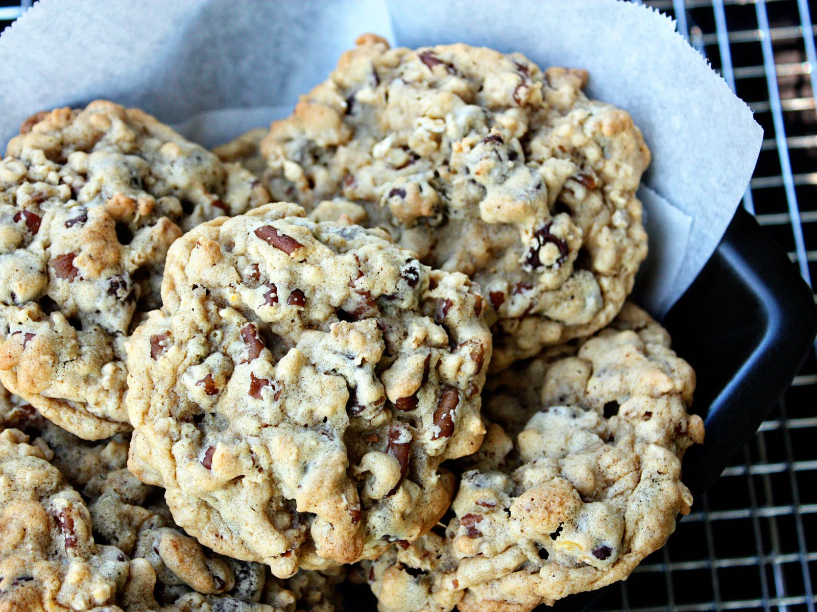 Delightful Bitefuls Oatmeal, Chocolate Chip & Pecan Cookies