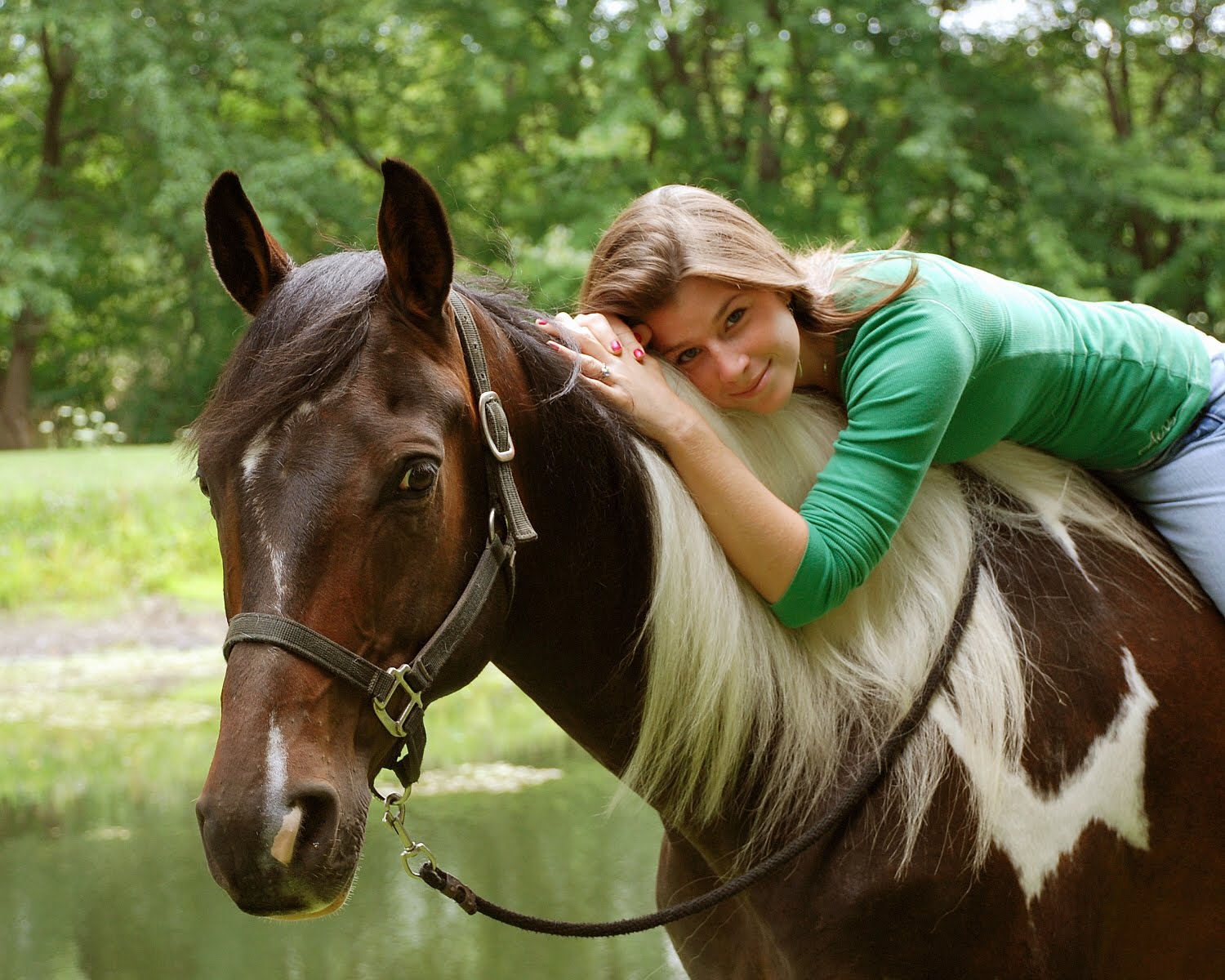 Почему именно конь. Коновод и лошадь. Прогулка на конной ферме. Ответственная лошадь. Работа с лошадьми.