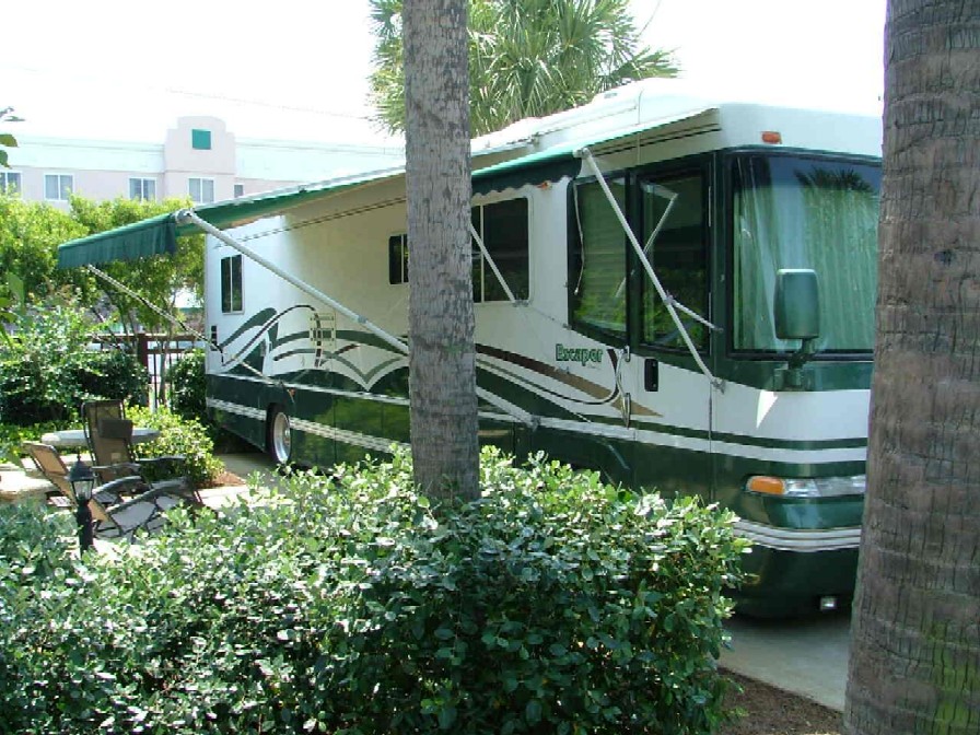 [rv-parked-with-awning.jpg]