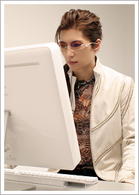 [photo_gackt-04-050906.jpg]