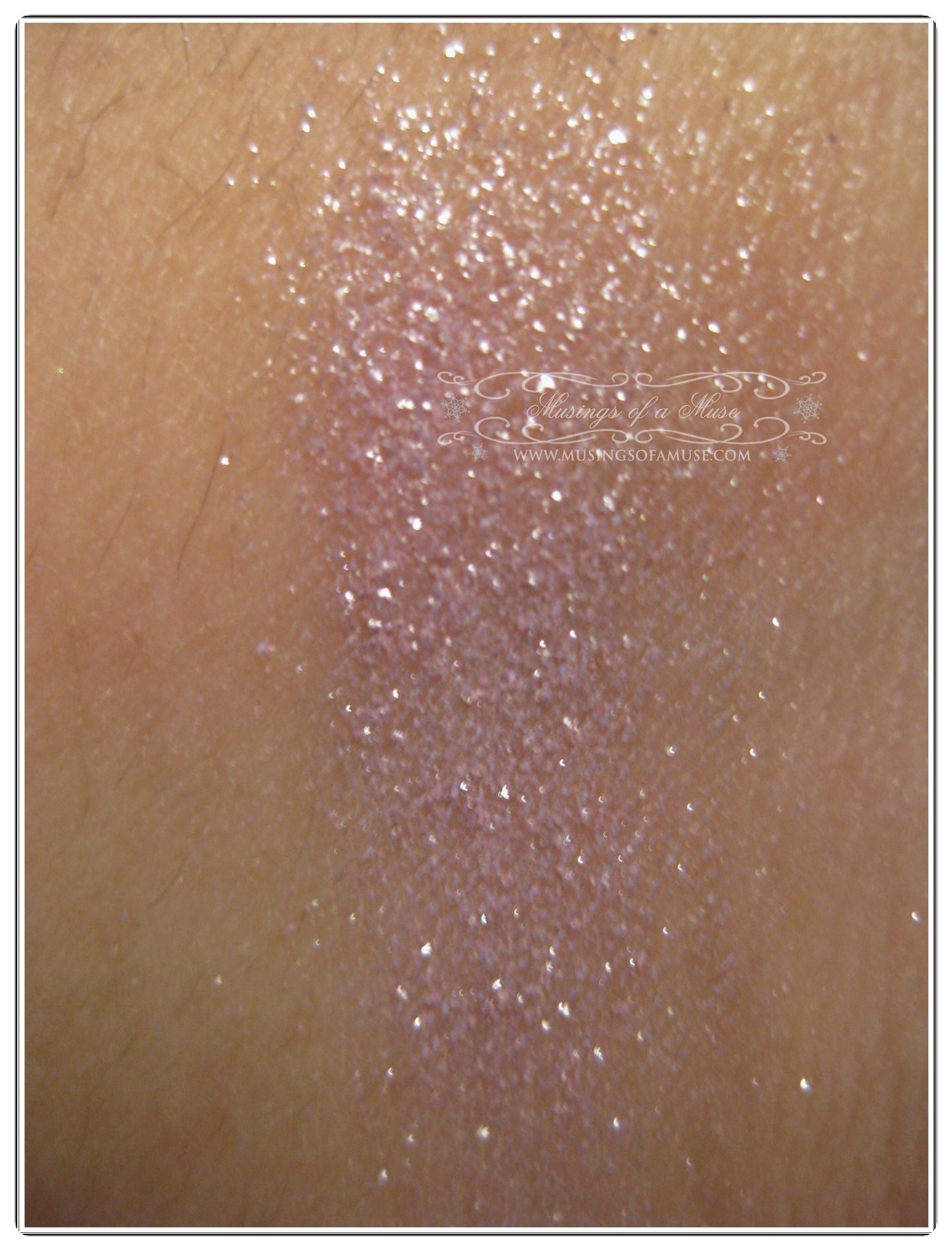 [MAC+Pigment+Kitschmas3.jpg]