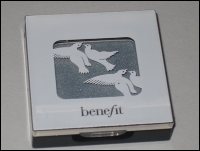 [Benefit+Velvet+Eye+Shadow+Swatches+006.JPG]