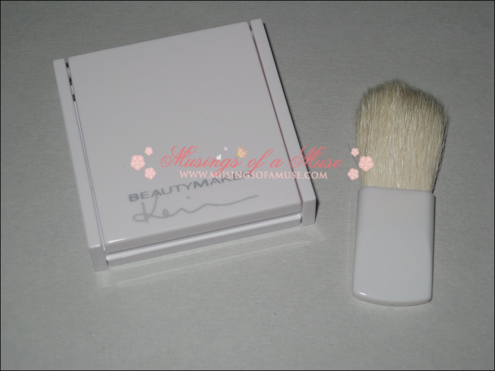 [Kevin+Beautymaker+Bright+Eye+Pressed+Powder+4.jpg]