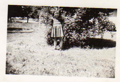 [Susan+in+her+smocked+dress+circa+1952.jpg]