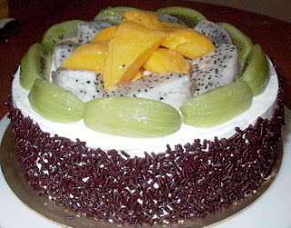 Strawberry jello cake (recipe) Mimi Bakery: Fresh Fruits Cake