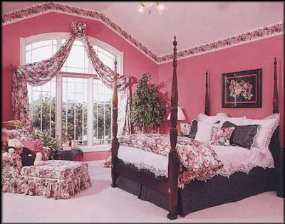 Mansion Bedroom Furniture on And It Includes Keeping The Dark Wood Furniture Dark