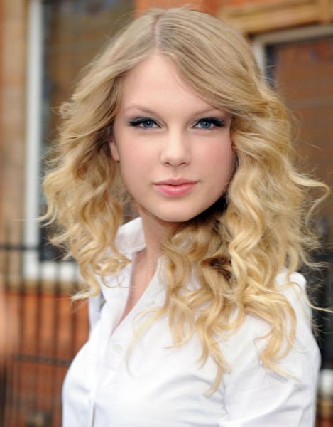 Taylor Swift Natural Hair, Long Hairstyle 2011, Hairstyle 2011, New Long Hairstyle 2011, Celebrity Long Hairstyles 2089