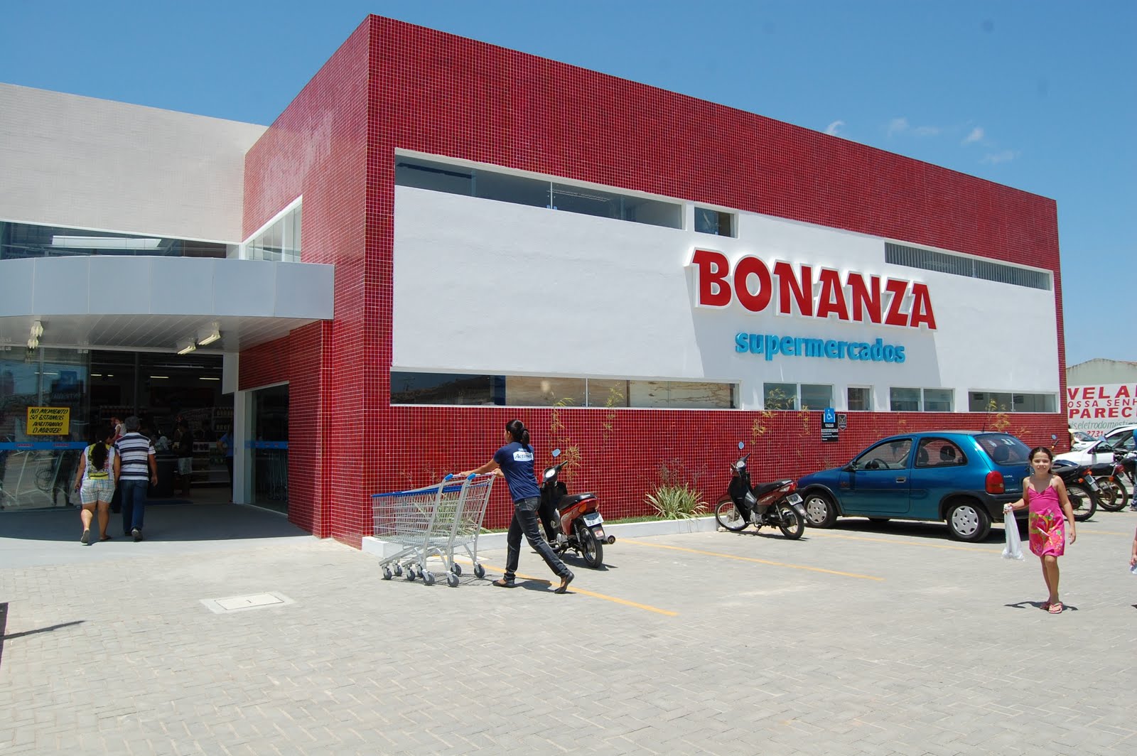 Revista Desafio's Ano XII Supermercado Bonanza abre suas portas em