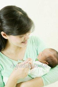 Toko B@YIKU: Tips: Bagaimana Gendong Bayi yang Benar?