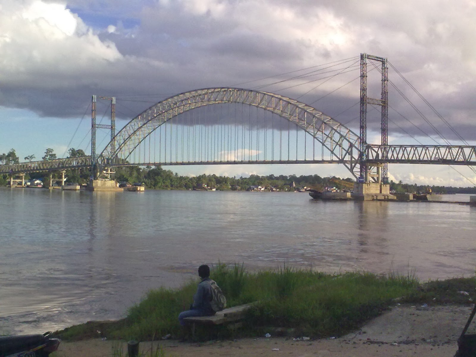 Harisampurna Blog: Jembatan Kalahien