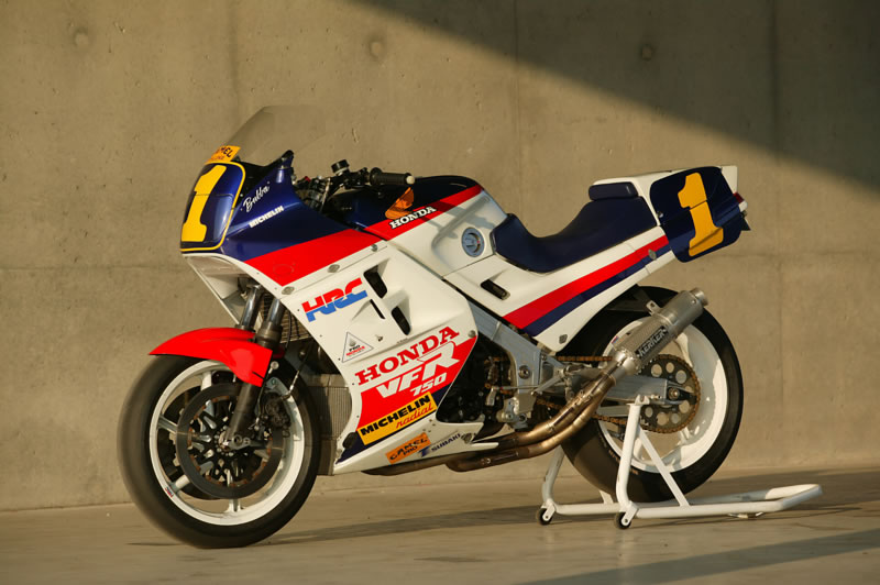 Entourage De Phare (neiman) Pour Honda VFR 750 (1986 à 1989) - Pièce D'occasion, Référence 18629993, Origine Japon