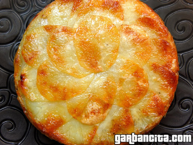 Pastel de patatas con queso Idiazábal y romero