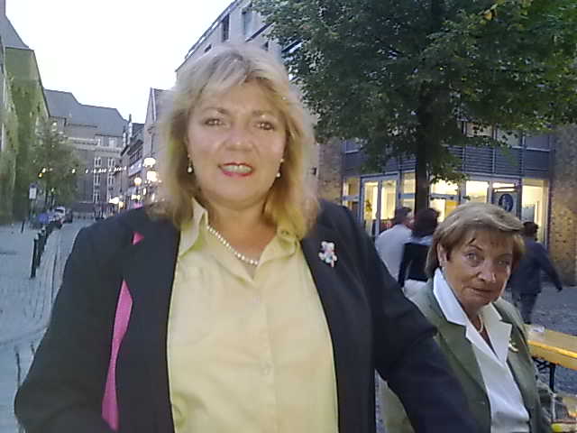 [25092009030-794320.jpg]