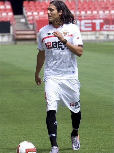 The Best Footballers: Martín Caceres as a central defender football of