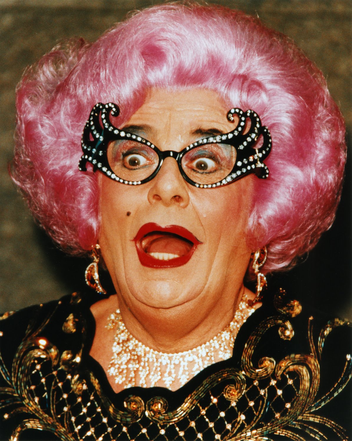 [Dame+Edna+2.jpg]