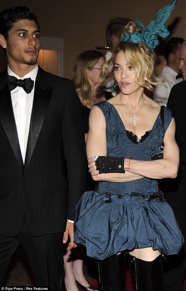 [Madonna+and+Jesus.jpg]