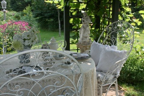 [black+and+white-9-748878.jpg]