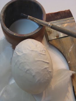 [Ei+Schmetterling_Kleben.JPG]