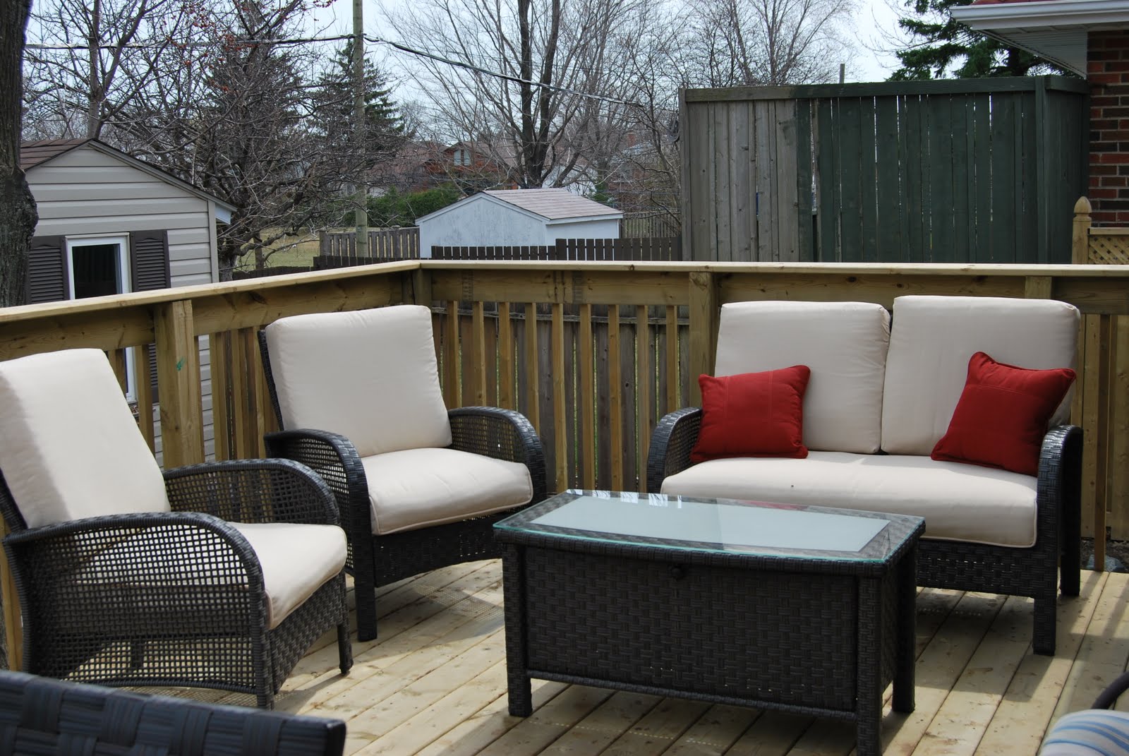 Additions The deck gets some furniture No soy nadie