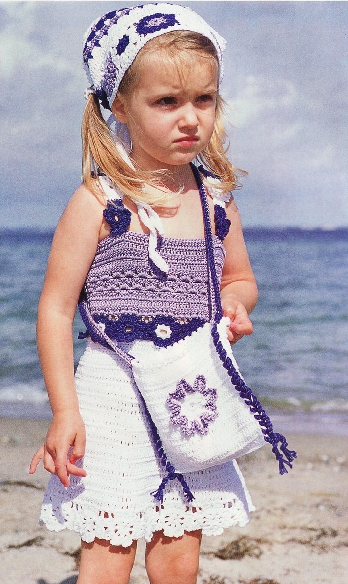 связать девочке на лето. детское летнее платье крючком. вязаное летнее платье для девочки. девочка в полосатой кофте. летние вязаные вещи.