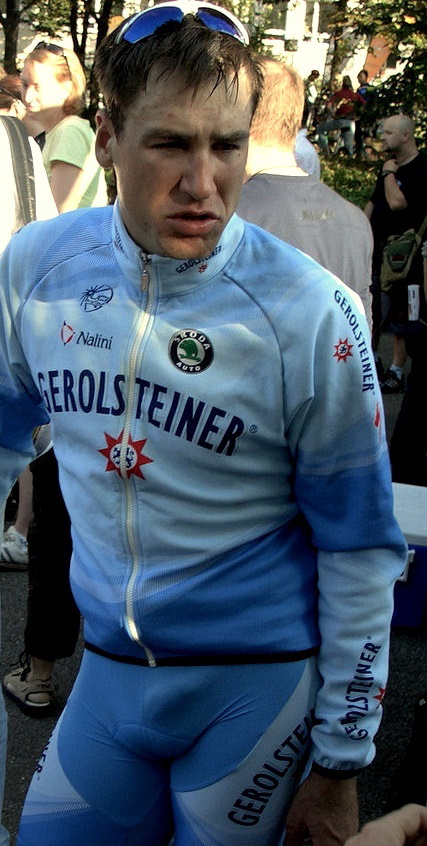 Gear Bulges: Gerolsteiner Cycling Kit Bulges