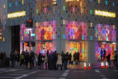 NYC ♥ NYC: LOUIS VUITTON FIFTH AVENUE FLAGSHIP STORE Christmas Window Display 2008