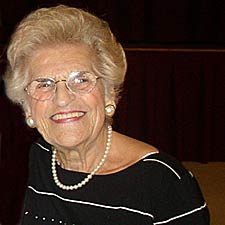 [ClaraKramer-Holohoaxer.jpg]