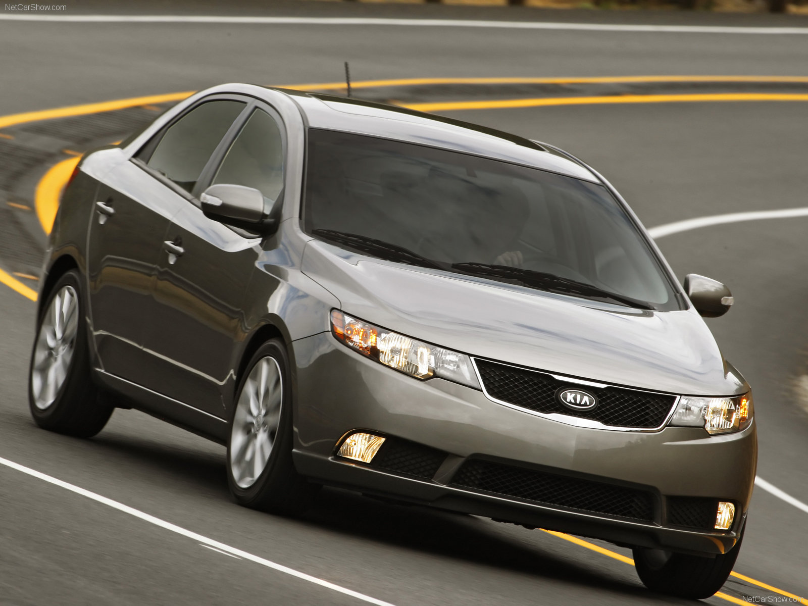 New 2012 Car Review: 2010 KIA FORTE STILLS AND PHOTOGALLERY