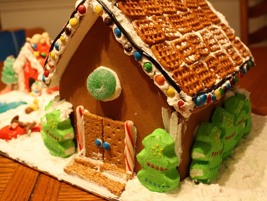 Rah Cha Chow: Our Gingerbread House 2010