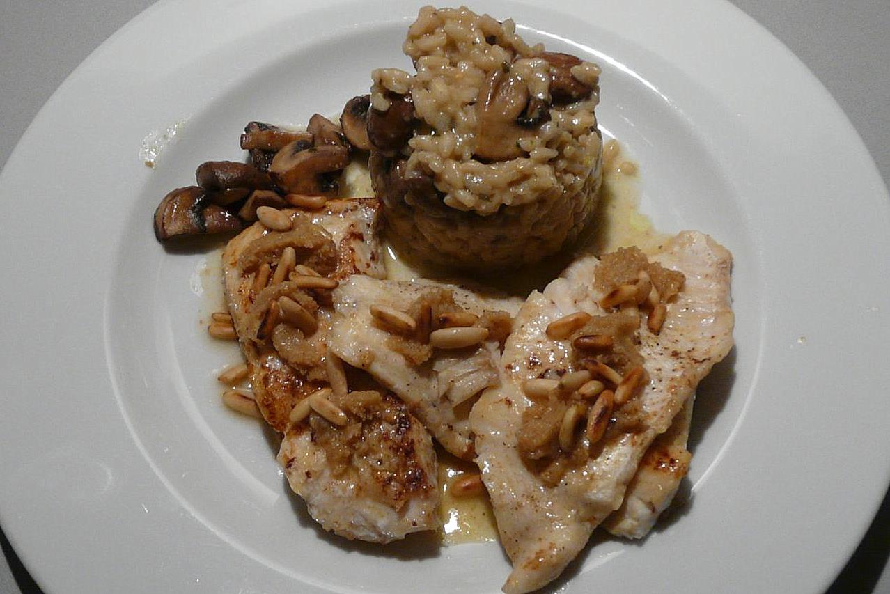 Kulinarische Welten zu Fisch und Meeresfrucht Zander auf Pilzrisotto