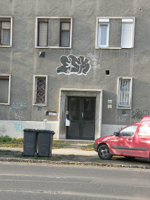 vandalizmus, lakótelep, Nagy Lajos király útja, Nagyzugló, graffiti, street art, Budapest, bomba, XIV. kerület, falfirka, Zugló