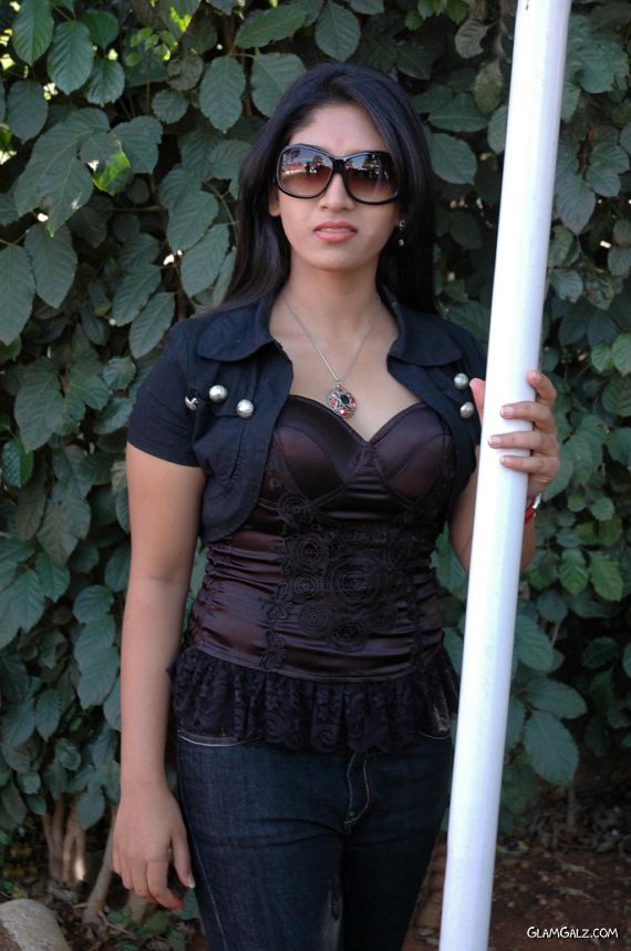 [ayesha_tolly_act_08.jpg]