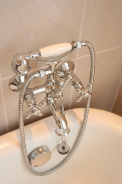 24 Homes: Bathroom Classic Style / Klassieke Badkamer