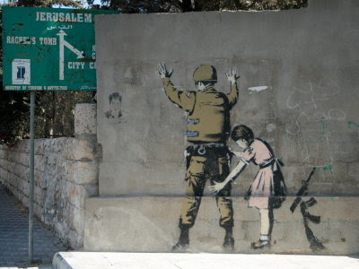 Kropsvisitering i dagligdagen (Banksy)